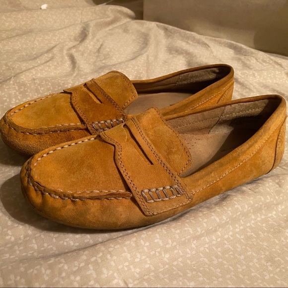 Cynthia Rowley Squeeze Suede Loafers - Picture 3 of 8